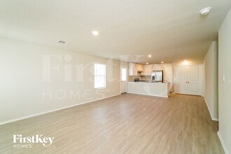 10755 Prusiner Dr in Converse, TX - Foto de edificio - Building Photo