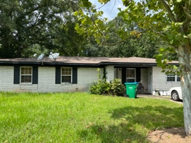 3701 Devonshire Dr in Moss Point, MS - Building Photo