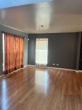 1334 Janice Ln in Round Lake, IL - Foto de edificio - Building Photo