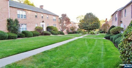 522 Maple Ave in Ridgewood, NJ - Building Photo - Building Photo