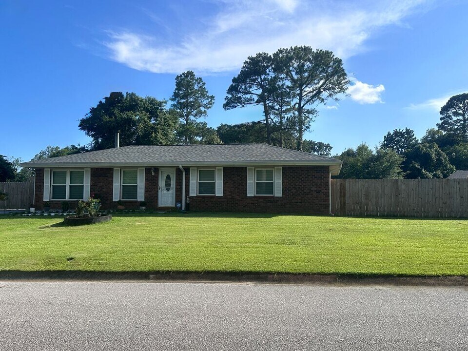 8645 Kingfisher Ln in Pensacola, FL - Building Photo