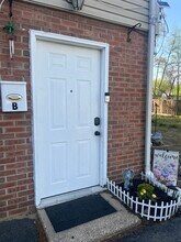 102 Spruce St, Unit B in Delran, NJ - Foto de edificio - Building Photo