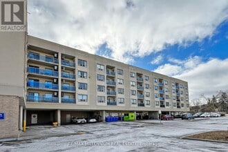 160 Wellington St E in Aurora, ON - Building Photo - Building Photo