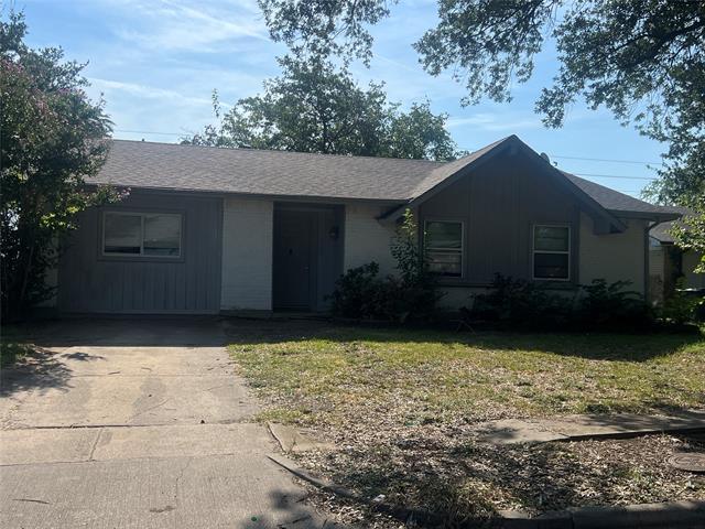 property at 2914 Ravine Cir