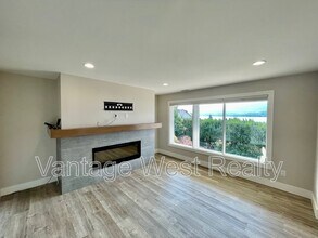 1143 Sunnyview Rd in West Kelowna, BC - Building Photo - Building Photo