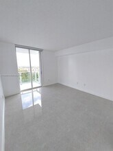 5077 NW 7th St in Miami, FL - Building Photo - Building Photo