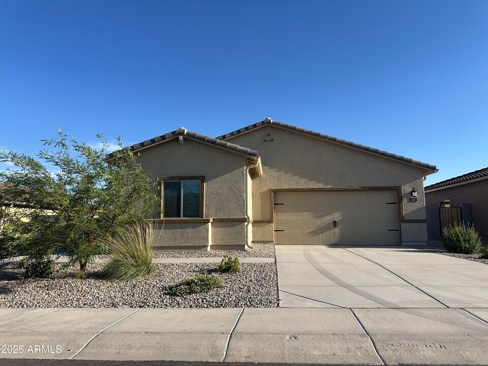 627 N Crowned Dove Trail in Casa Grande, AZ - Building Photo