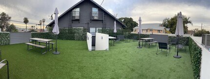 Walton Ave. in Los Angeles, CA - Building Photo - Building Photo