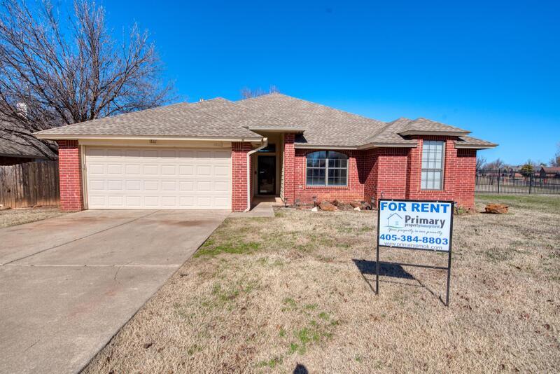 1821 Gebron Dr in Edmond, OK - Foto de edificio