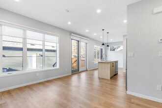 11528-11122 122 St NW in Edmonton, AB - Building Photo - Building Photo