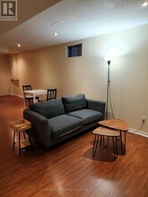5935 Leeside Crescent in Mississauga, ON - Building Photo - Building Photo