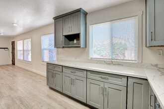 950 S 45th St in Richmond, CA - Building Photo - Building Photo