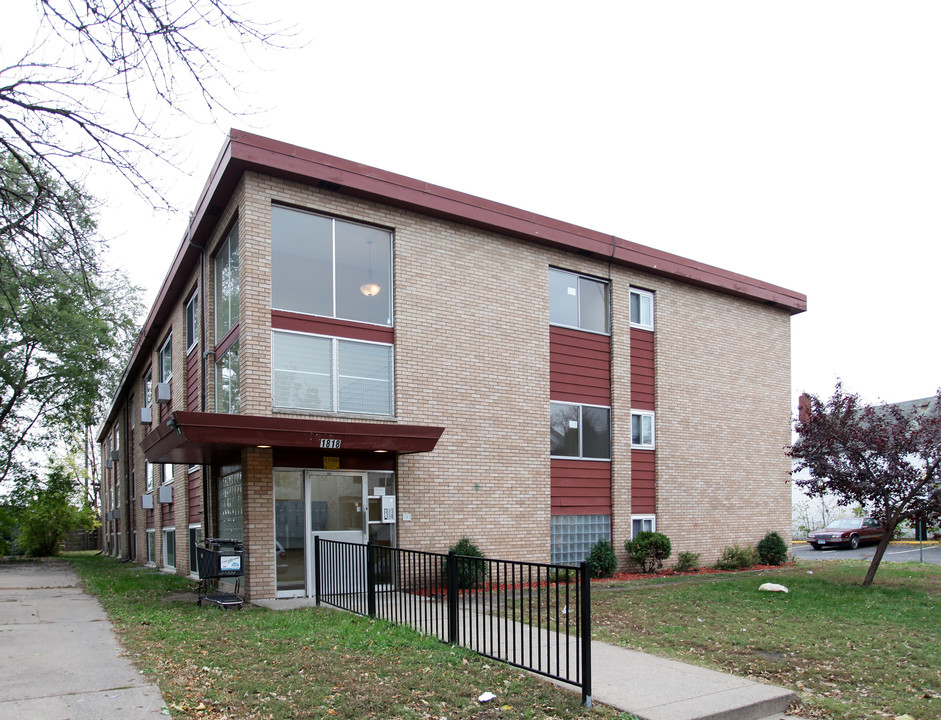 1818 Bryant Ave N in Minneapolis, MN - Foto de edificio