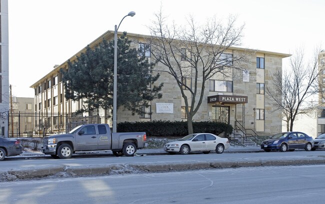 Plaza West in Milwaukee, WI - Foto de edificio - Building Photo