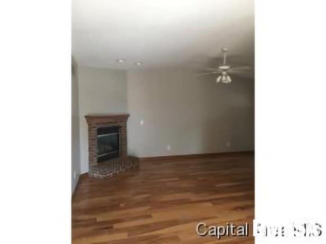 613 Oakbrook Ave in Chatham, IL - Building Photo - Building Photo