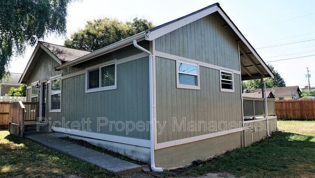 2139 11th St in Bremerton, WA - Building Photo - Building Photo