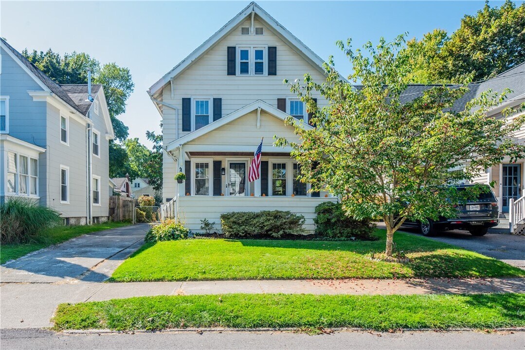 116 W Spruce St in East Rochester, NY - Building Photo