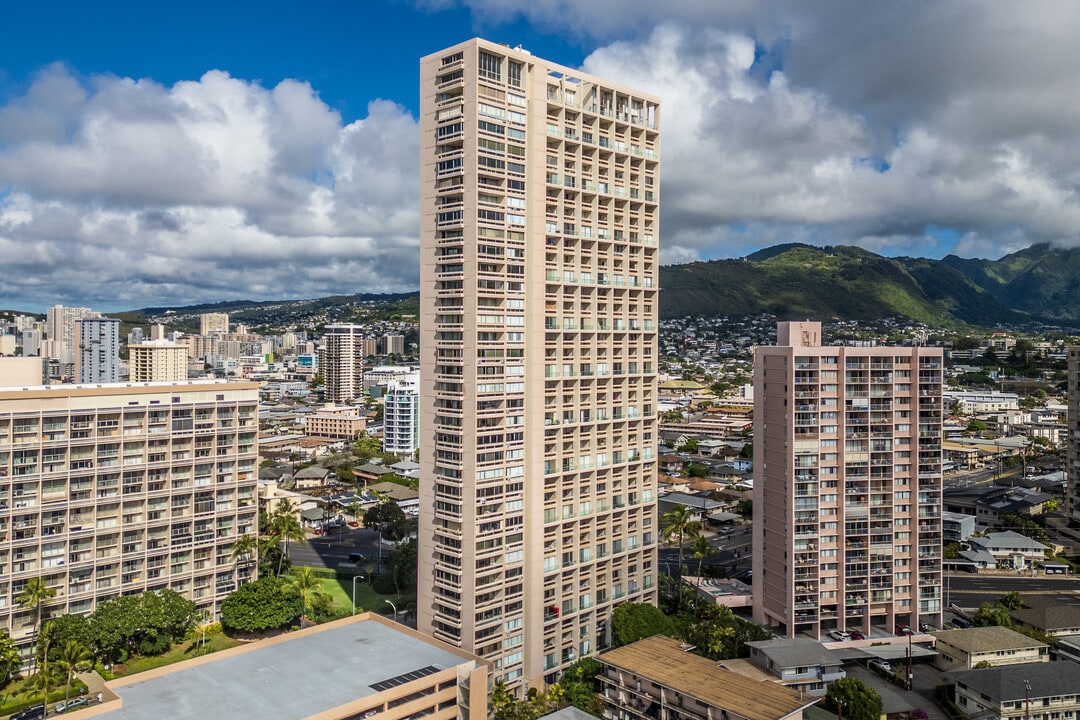 Ala Wai Plaza Skyrise in Honolulu, HI - Building Photo