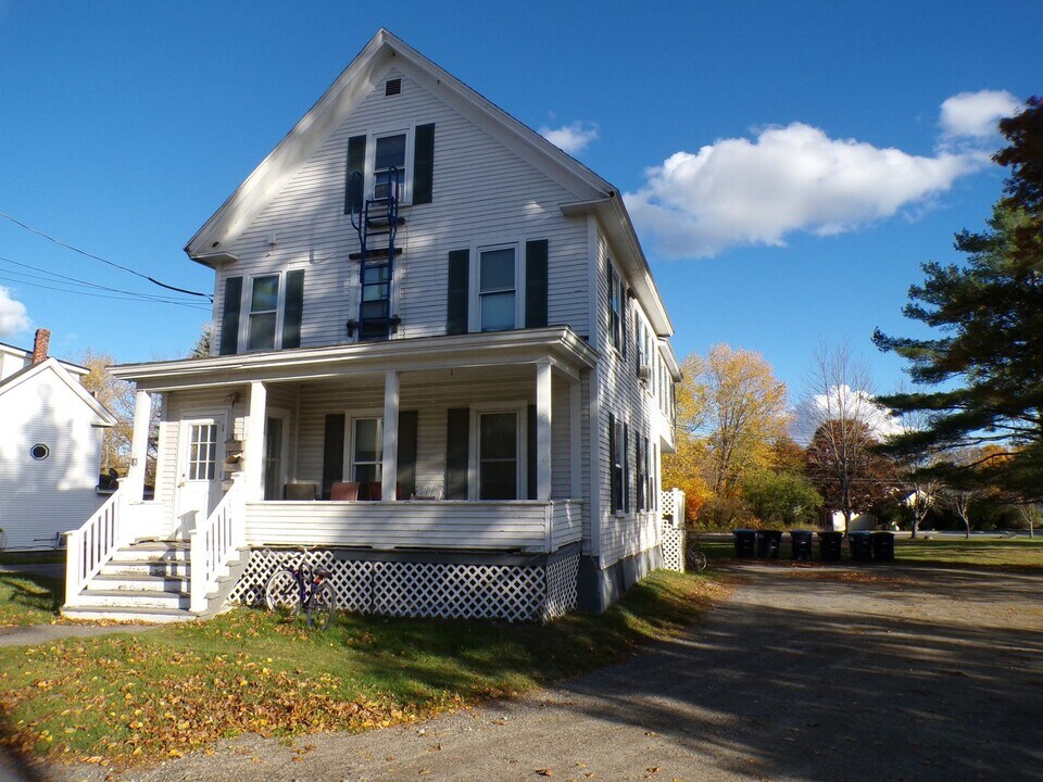 83 Park St in Orono, ME - Building Photo