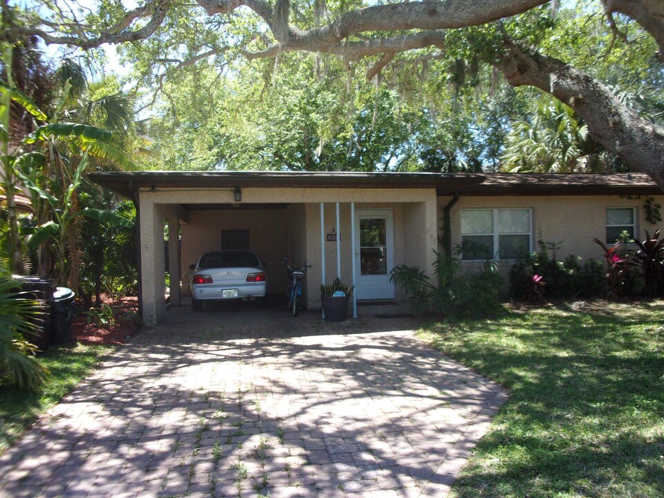 205 Zoratoa Ave in St. Augustine, FL - Foto de edificio