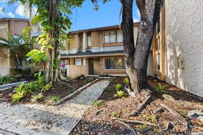 181 Wimbledon Lakes Dr