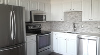 Lake View Residences in Aurora, IL - Building Photo - Building Photo