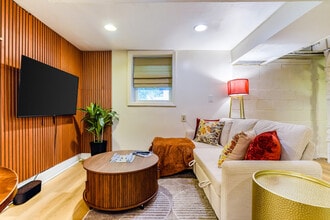 4203 73rd Ave, Unit SI ID1265783P in Hyattsville, MD - Foto de edificio - Building Photo