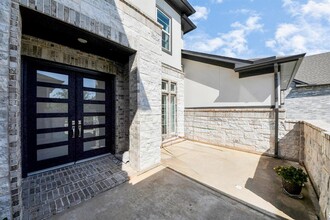 9919 Regal Bend Dr in Missouri City, TX - Foto de edificio - Building Photo
