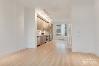 2838 Livingstone Ave in Abbotsford, BC - Building Photo - Building Photo