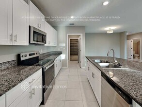 2393 Jungle Dr in Ruskin, FL - Foto de edificio - Building Photo