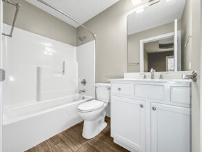 Highland Pointe in Bettendorf, IA - Building Photo - Building Photo