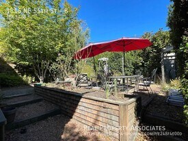 1816 NE 55th St in Seattle, WA - Building Photo