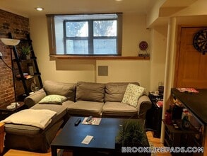 1689 Beacon St in Brookline, MA - Building Photo - Building Photo