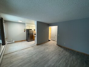 3061 Lois Dr, Unit 609 in Anchorage, AK - Building Photo - Building Photo