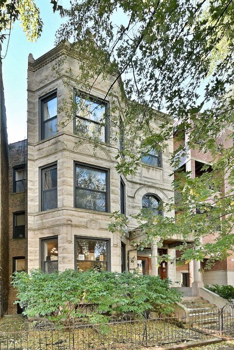 911 W Dakin St in Chicago, IL - Building Photo