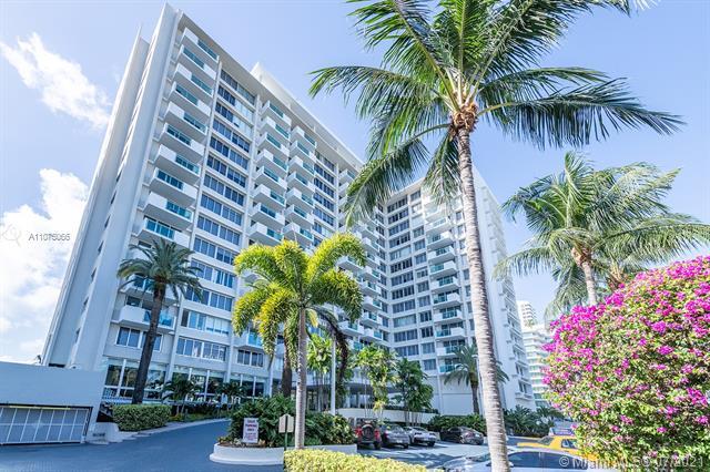 1200 West Ave, Unit 303 in Miami Beach, FL - Building Photo