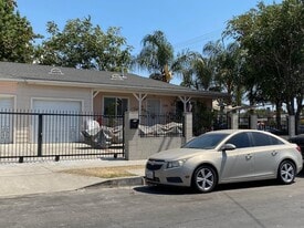 13981 Van Nuys Blvd in Arleta, CA - Building Photo
