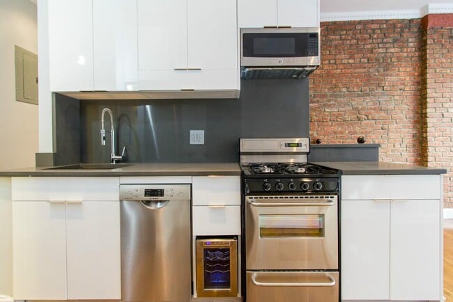 334 E 100th St