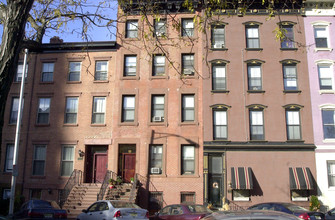 330 Hudson St in Hoboken, NJ - Building Photo - Building Photo