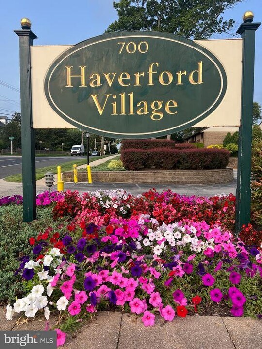 628 Village Heritage in Ardmore, PA - Foto de edificio
