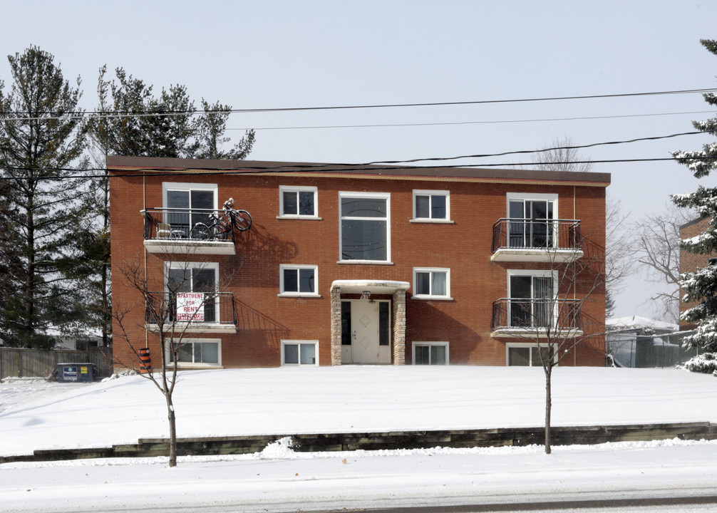 519 Parkside Dr in Waterloo, ON - Building Photo