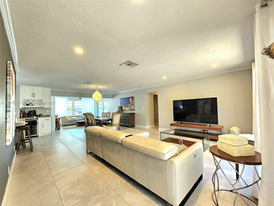 3602 NE 18th Ave in Oakland Park, FL - Building Photo