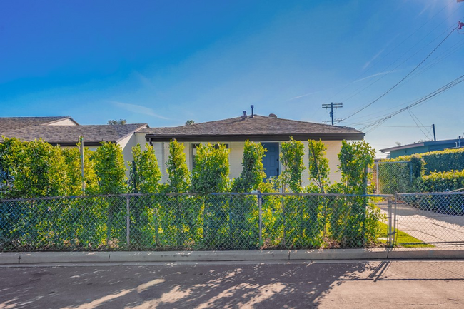 11310 Argan Ave in Los Angeles, CA - Building Photo - Building Photo