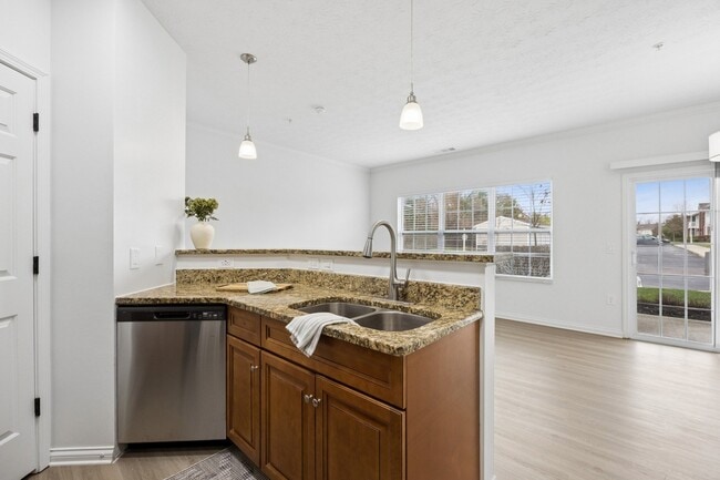 Fieldstone* in Beavercreek, OH - Foto de edificio - Building Photo