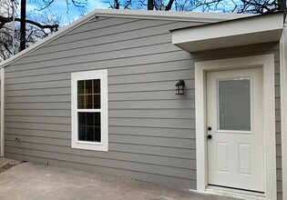 916 N Austin St in Denton, TX - Building Photo - Building Photo