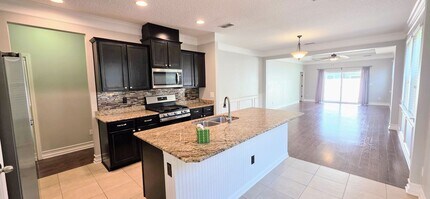 242 Taylor Ridge Ave in Nocatee, FL - Foto de edificio - Building Photo