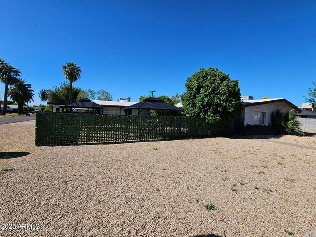 property at 909 E Marlette Ave
