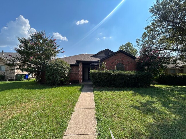 11802 James Dr in Balch Springs, TX - Building Photo - Building Photo