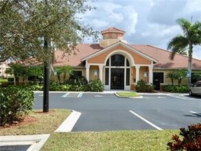 8550 Kingbird Loop-Unit -627 in Ft. Myers, FL - Foto de edificio - Building Photo