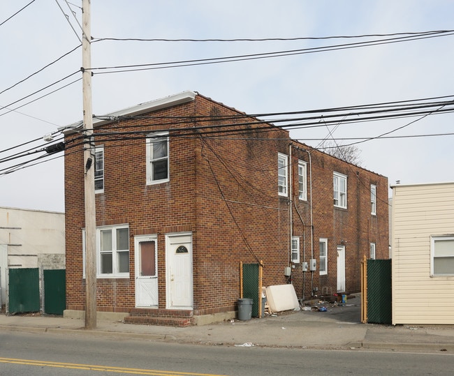 409 Union Ave in Westbury, NY - Building Photo - Building Photo